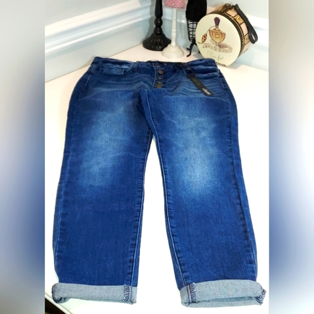 Absolutely Famous Dark Wash Button Fly High Rise Skinny Ankle Jeans NWT